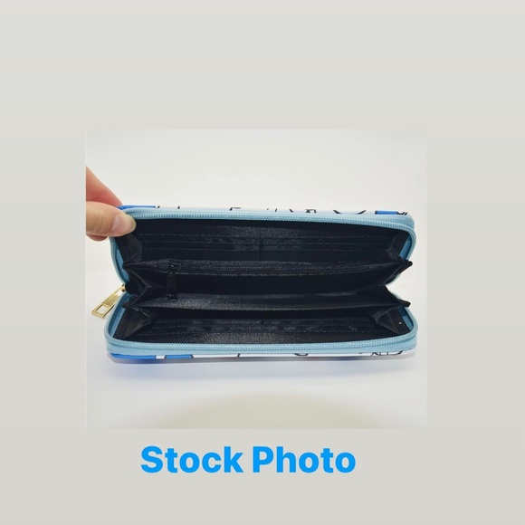 Hello Kitty Zipper Wallet - Picture 3 of 5